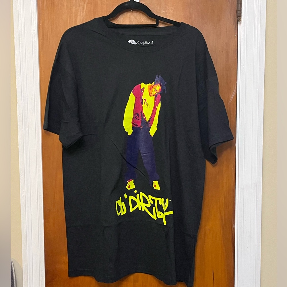🆕 Black Graphic Short sleeve T-Shirt      Size XL.          XO